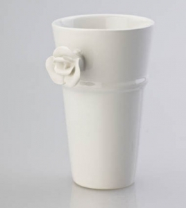 Lattemugg vit med ros - Kerstin Tillberg